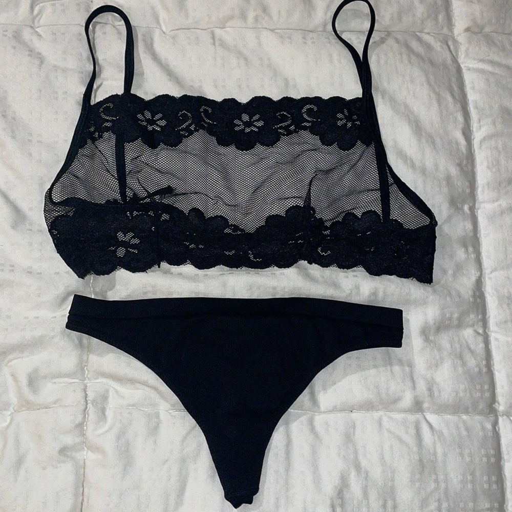 - Bra top and thong sz small see video and picture